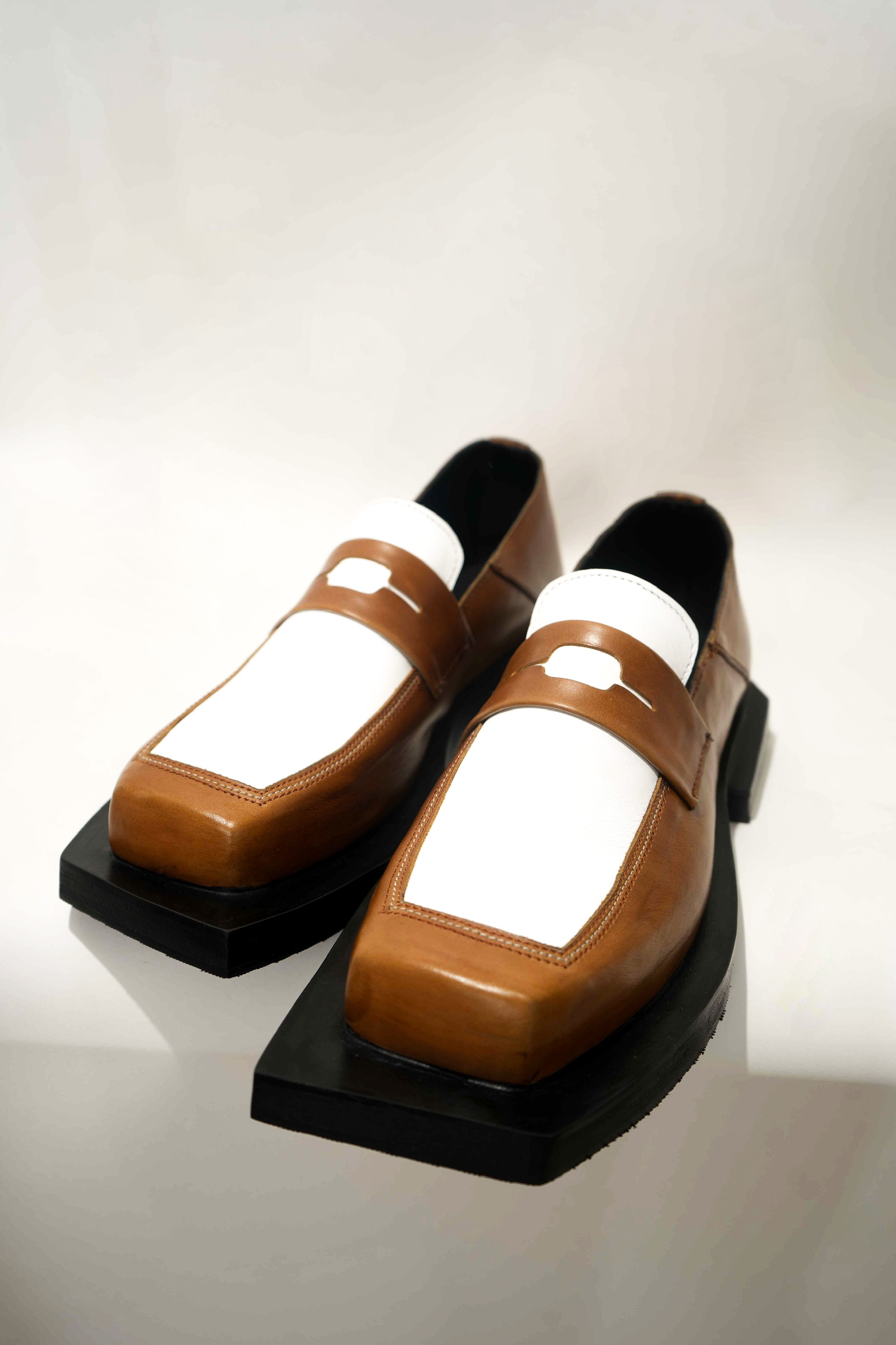 Monochrome loafers/mules