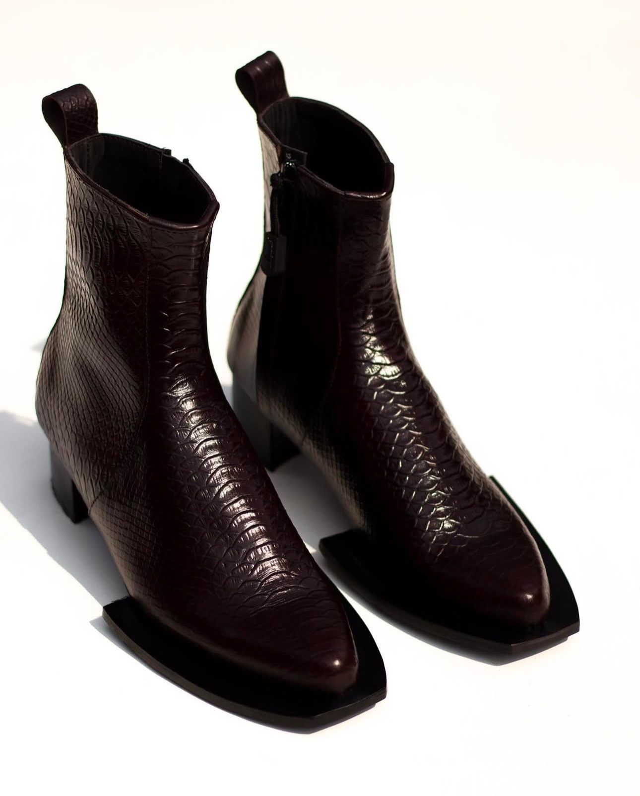 Wing Tip Boot