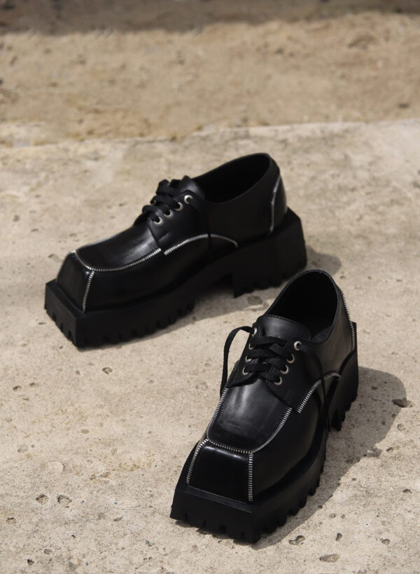 Trash zipper (shoe)