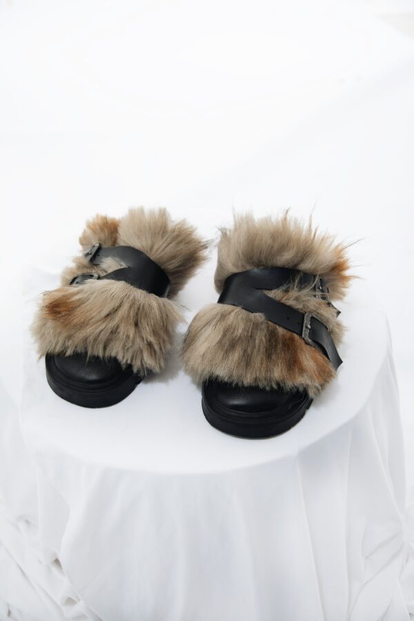 Aura Furry Mule