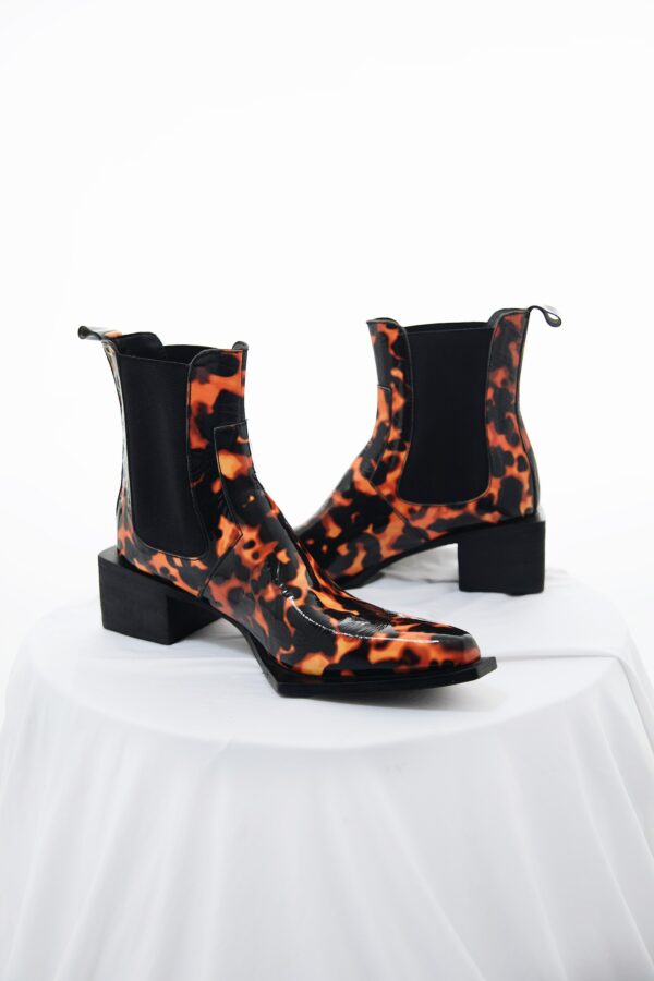 Aura Lava Boot