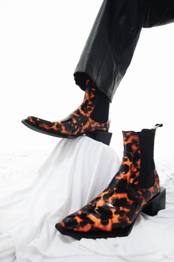 Aura Lava Boot